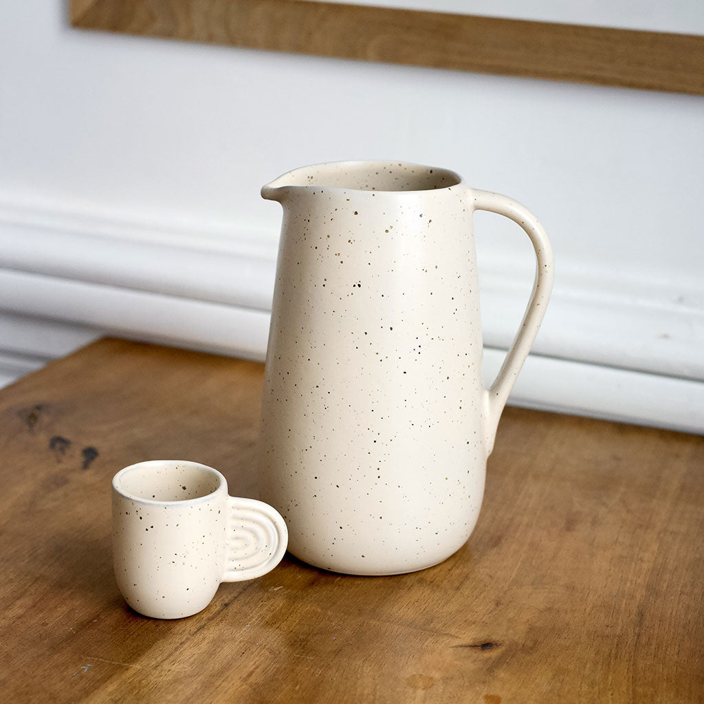 Lot 1 pichet et 2 tasses Ambre - Moucheté - Oustao